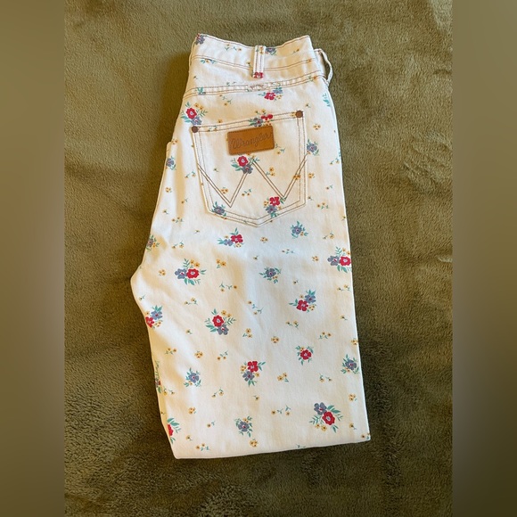 Wrangler X Billabong She’s Cheeky Floral Jeans *please see listing details* - Picture 2 of 4